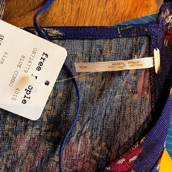 FREE People Womens Small Floral Blouse Top Ruffle Front Keyhole Back NWT - Picture 4 of 10